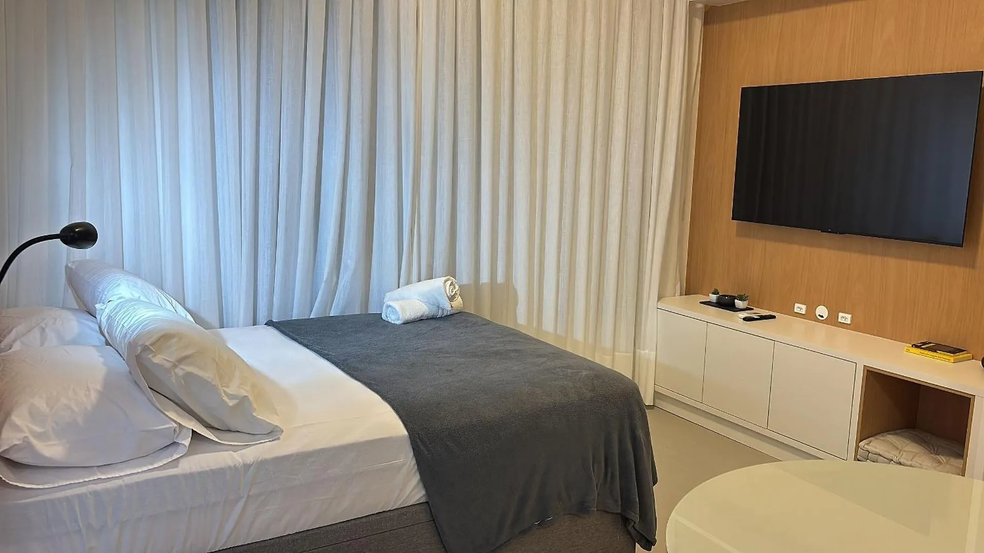 Estadia Tranquila E Completa Em Predio Com Piscina - Vpd Florianópolis 0*,  Brazílie