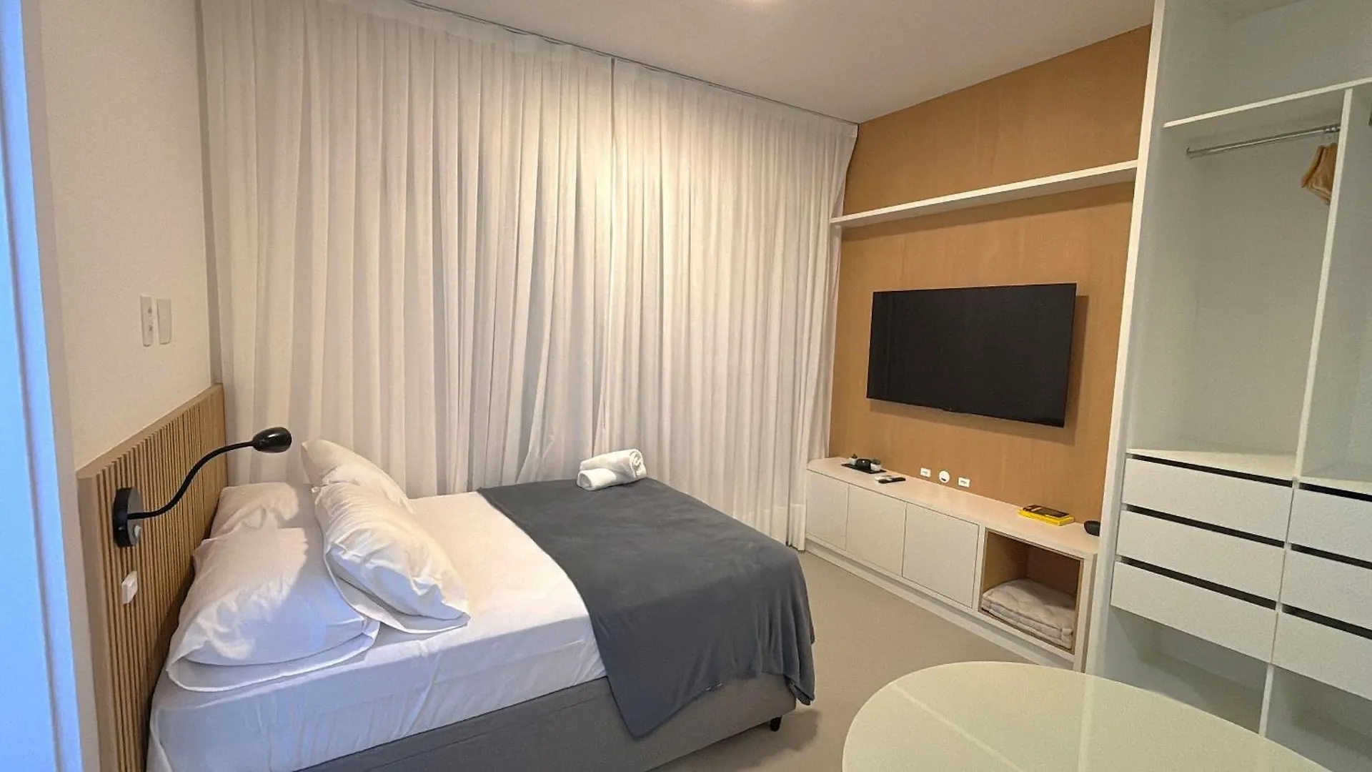 Estadia Tranquila E Completa Em Predio Com Piscina - Vpd Florianópolis