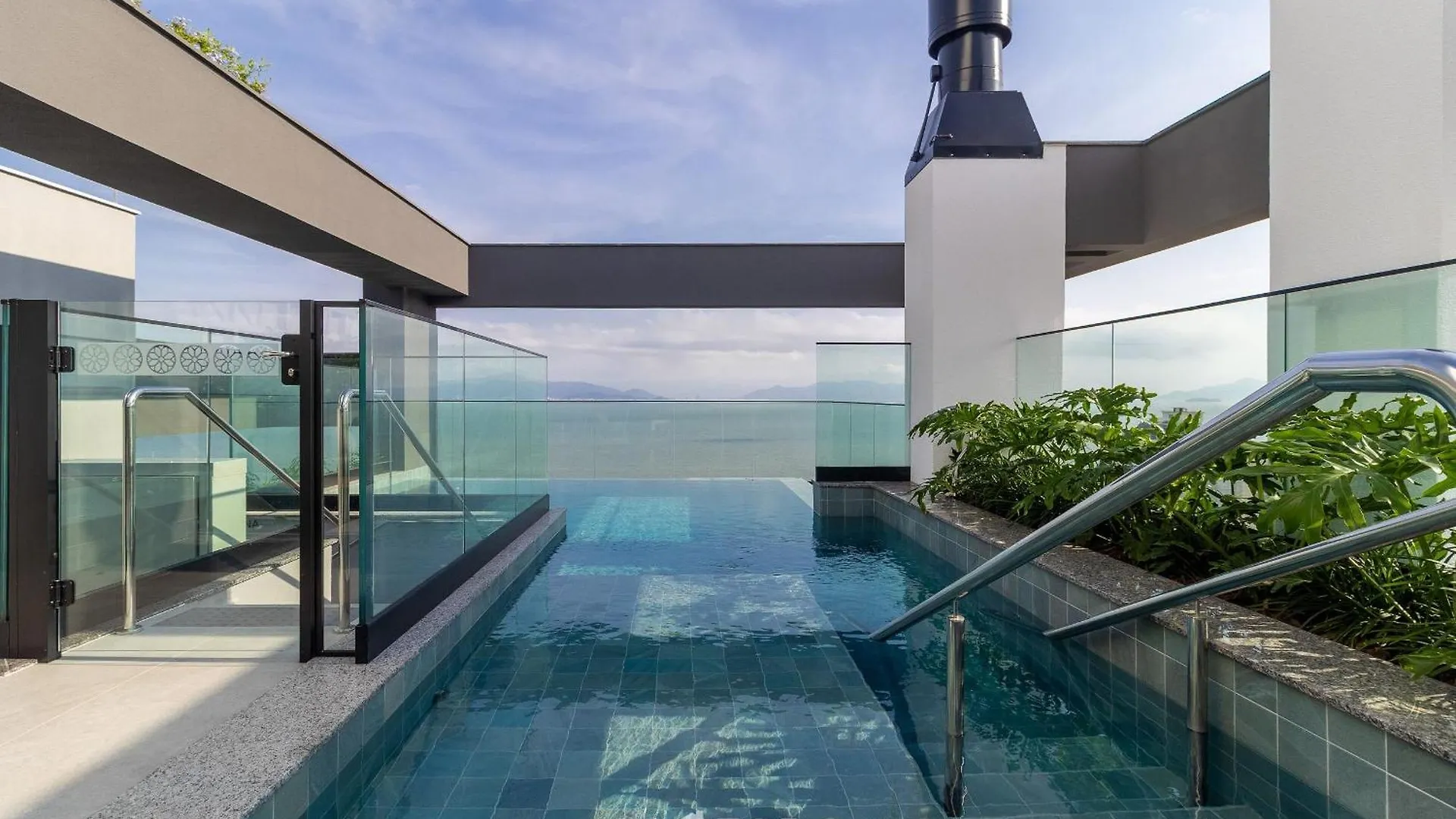 Estadia Tranquila E Completa Em Predio Com Piscina - Vpd Florianópolis Brazílie